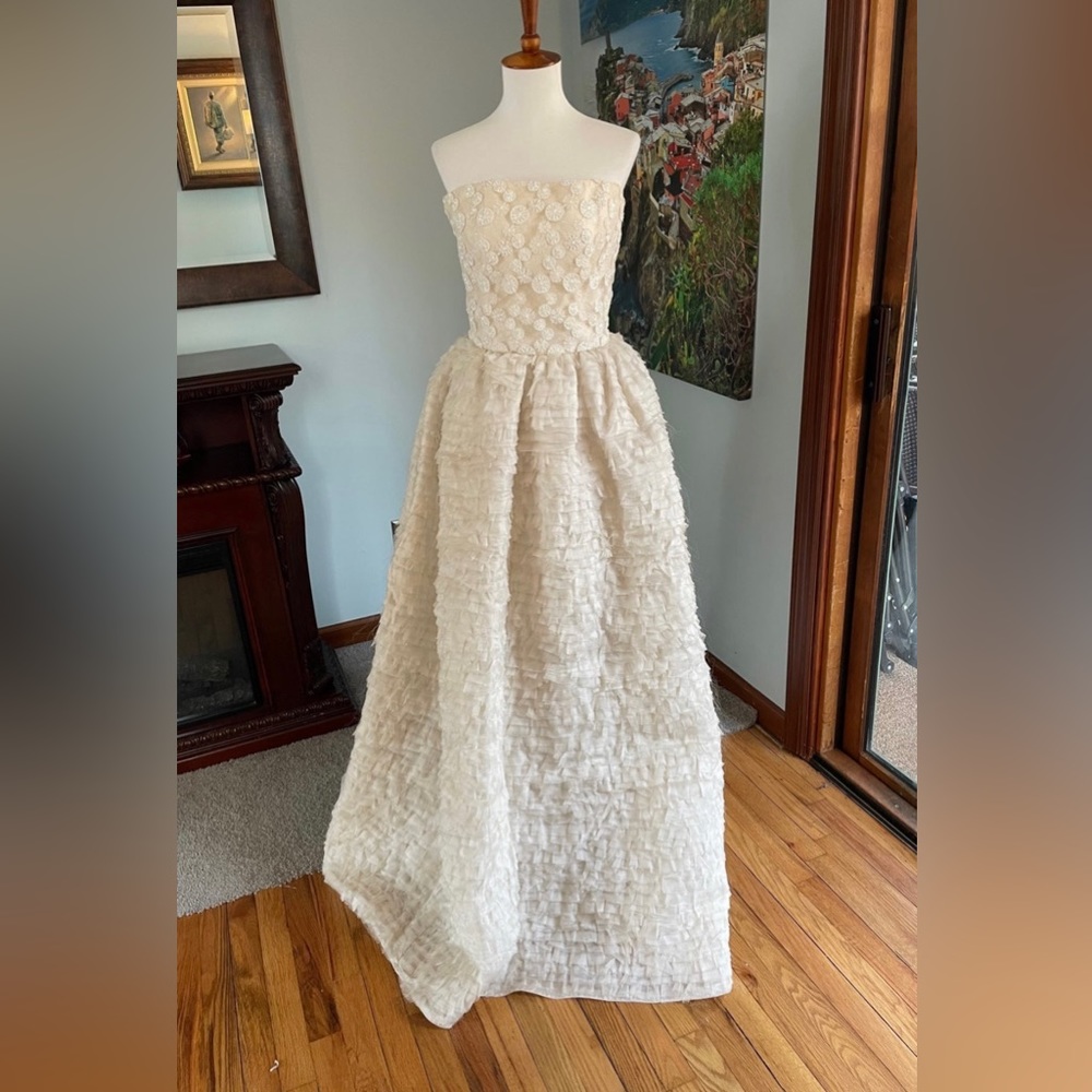 NWT Wedding gown Size 4, unaltered